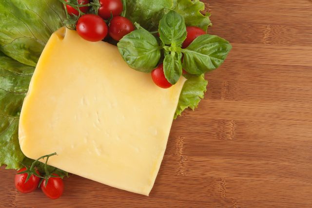 formaggio pomodorini e basilico